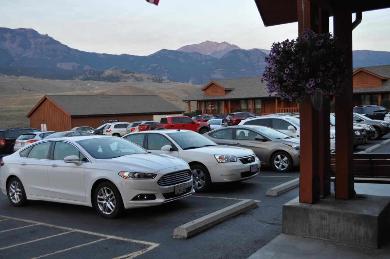 Yellowstone Village Inn And Suites Gardiner Εξωτερικό φωτογραφία