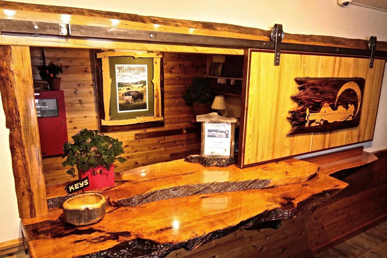 Yellowstone Village Inn And Suites Gardiner Εξωτερικό φωτογραφία