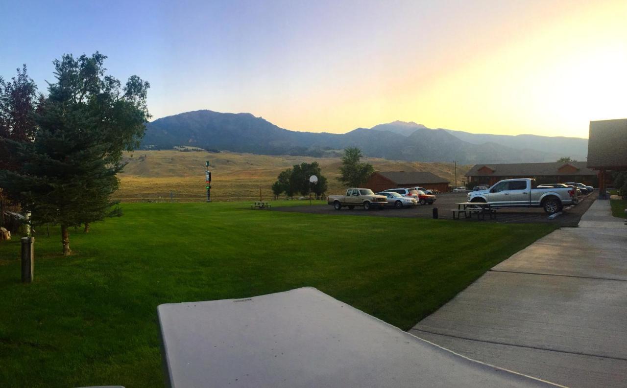 Yellowstone Village Inn And Suites Gardiner Εξωτερικό φωτογραφία