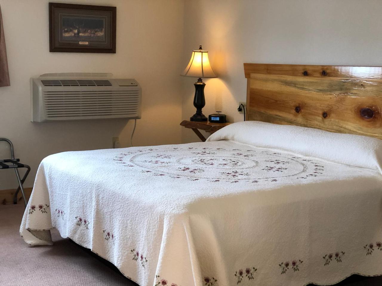 Yellowstone Village Inn And Suites Gardiner Εξωτερικό φωτογραφία