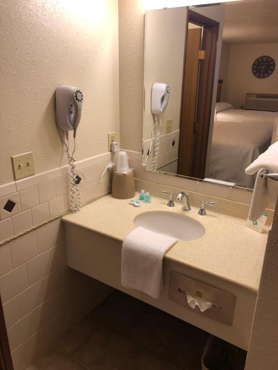 Yellowstone Village Inn And Suites Gardiner Εξωτερικό φωτογραφία