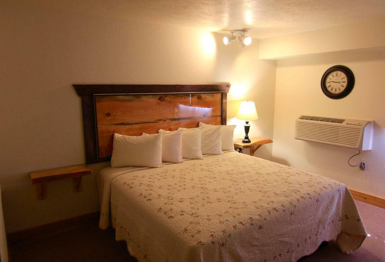 Yellowstone Village Inn And Suites Gardiner Εξωτερικό φωτογραφία